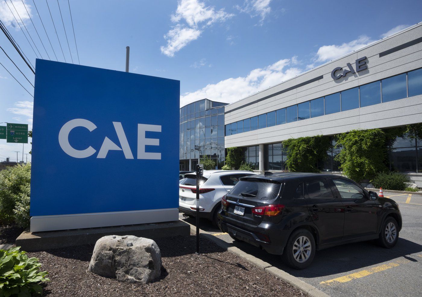 CAE signs deal with Nav Canada to help train air traffic controllers ...